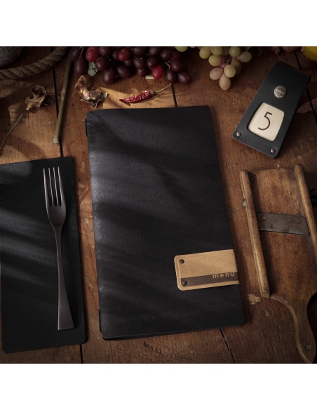 Porta Menu A4 SLIM (17,4x31,8 cm) etichetta PATCH "menu" solo elastico nero SUGHERO NERO sp. 2.5