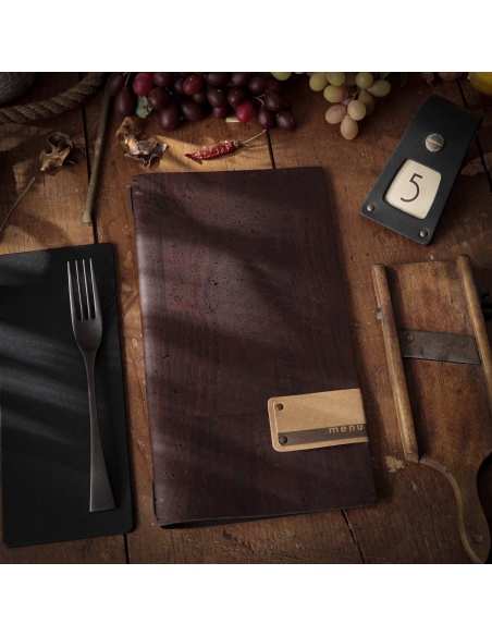 Porta Menu A4 SLIM (17,4x31,8 cm) etichetta PATCH "menu" solo elastico nero SUGHERO MARRONE sp. 2.5