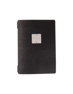 Porta Menu A5 (16,5x23,1 cm) etichetta METAL "personalizzata" (minimo 18 pezzi) 2 buste (4 facciate) elastico nero SUGHERO NERO 