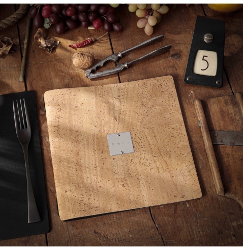Porta Menu QUADRATO (23x23,1 cm) etichetta METAL "personalizzata" (minimo 18 pezzi) 2 buste (4 facciate) elastico nero SUGHERO N