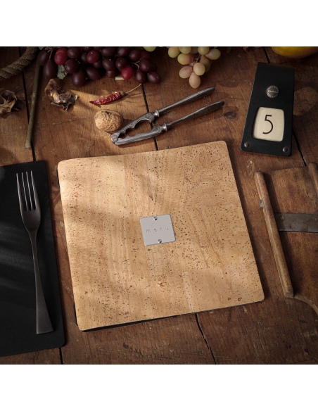 Porta Menu QUADRATO (23x23,1 cm) etichetta METAL "personalizzata" (minimo 18 pezzi) solo elastico nero SUGHERO NATURALE sp. 1.4