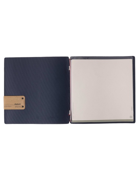 Porta Menu QUADRATO (23x23,1 cm) etichetta PATCH "personalizzata" (minimo 18 pezzi) 2 buste (4 facciate) elastico rosso JUTA BLU