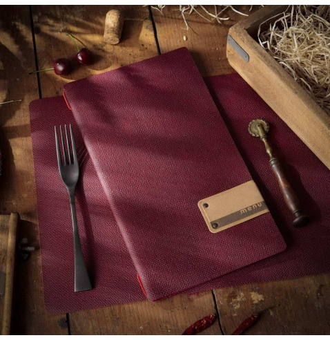 Porta Menu A4 SLIM (17,4x31,8 cm) etichetta PATCH "personalizzata" (minimo 18 pezzi) solo elastico rosso JUTA BORDEAUX