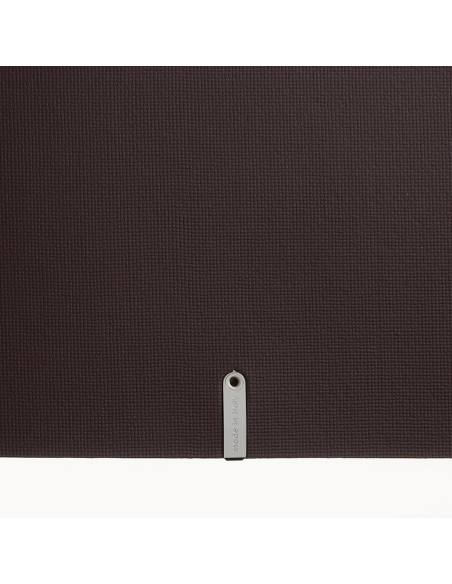 Porta Menu A4 SLIM (17,4x31,8 cm) etichetta METAL "menu" 2 buste (4 facciate) elastico rosso JUTA MARRONE