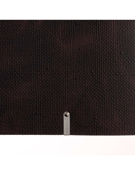 Porta Menu A5 (16,5x23,1 cm) etichetta METAL "personalizzata" (minimo 18 pezzi) 2 buste (4 facciate) elastico rosso JUTA MARRONE