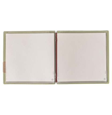 Porta Menu QUADRATO (23x23,1 cm) etichetta PATCH "menu" 2 buste (4 facciate) elastico rosso JUTA SALVIA