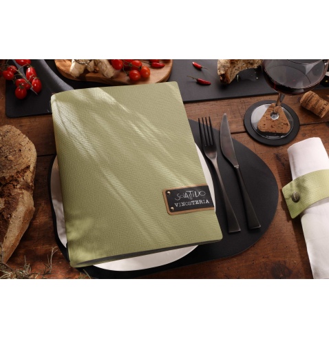 Porta Menu A4 (23,2x31,8 cm) etichetta PATCH "menu" 2 buste (4 facciate) elastico nero CHEF SALVIA