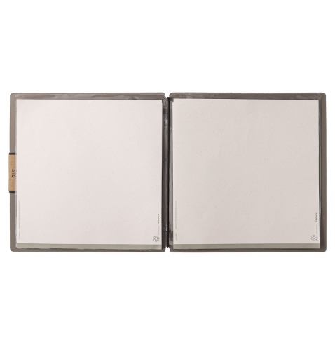 Porta Menu QUADRATO (23x23,1 cm) etichetta PATCH "personalizzata" (minimo 18 pezzi) 2 buste (4 facciate) elastico nero PORTOFINO