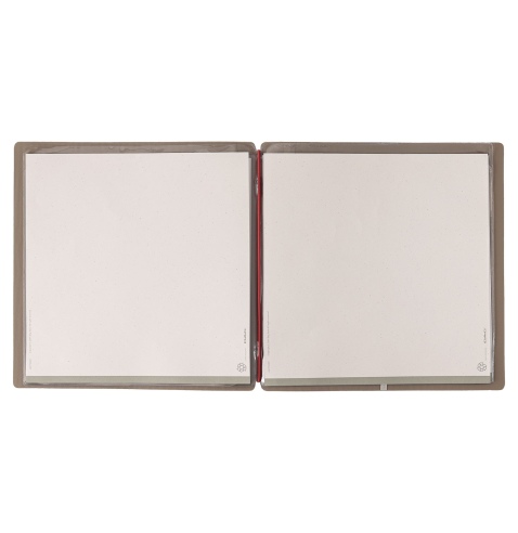 Porta Menu QUADRATO (23x23,1 cm) etichetta METAL "personalizzata" (minimo 18 pezzi) 2 buste (4 facciate) elastico rosso JUTA CAM