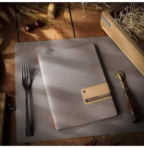 Porta Menu A5 (16,5x23,1 cm) etichetta PATCH "personalizzata" (minimo 18 pezzi) cornicetta (4 facciate) elastico rosso JUTA GRIG