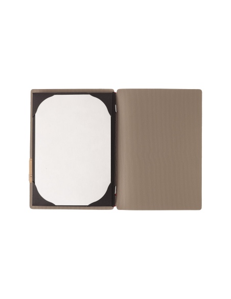 Porta Menu A5 (16,5x23,1 cm) etichetta PATCH "menu" cornicetta (4 facciate) elastico rosso JUTA CAMMELLO