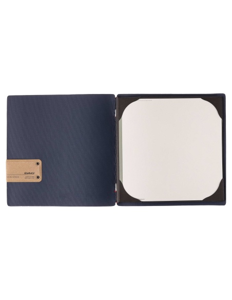 Porta Menu QUADRATO (23x23,1 cm) etichetta PATCH "menu" cornicetta (4 facciate) elastico rosso JUTA BLU