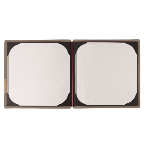 Porta Menu QUADRATO (23x23,1 cm) etichetta PATCH "menu" cornicetta (4 facciate) elastico rosso JUTA CAMMELLO