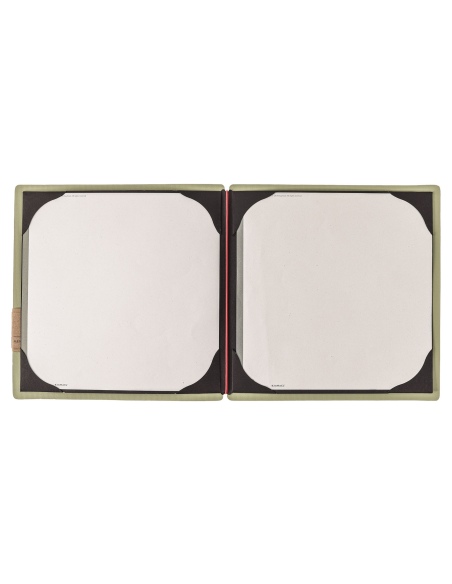 Porta Menu QUADRATO (23x23,1 cm) etichetta PATCH "menu" cornicetta (4 facciate) elastico rosso JUTA SALVIA