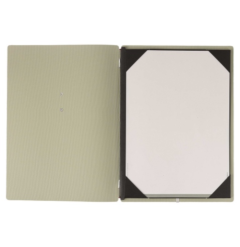 Porta Menu A4 (23,2x31,8 cm) etichetta METAL "personalizzata" (minimo 18 pezzi) cornicetta (4 facciate) elastico rosso JUTA SALV