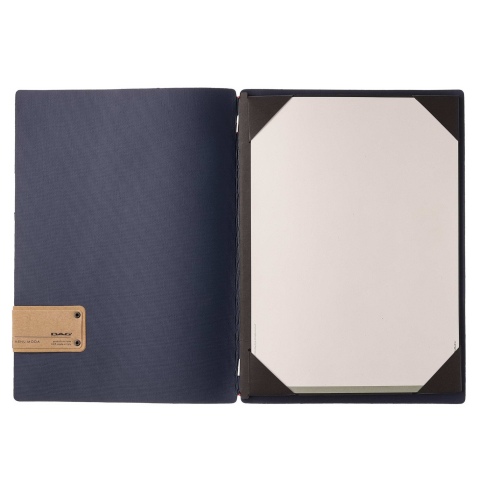 Porta Menu A4 (23,2x31,8 cm) etichetta PATCH "personalizzata" (minimo 18 pezzi) cornicetta (4 facciate) elastico rosso JUTA BLU
