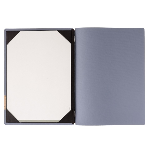Porta Menu A4 (23,2x31,8 cm) etichetta PATCH "personalizzata" (minimo 18 pezzi) cornicetta (4 facciate) elastico rosso JUTA AVIO