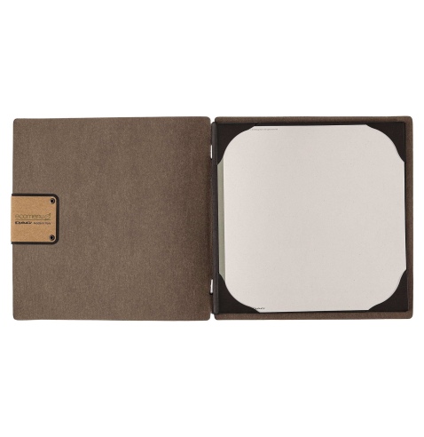 Porta Menu QUADRATO (23x23,1 cm) etichetta PATCH "personalizzata" (minimo 18 pezzi) cornicetta (4 facciate) elastico nero ECOMEN
